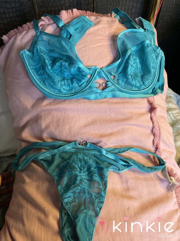 S**y Size 34D And Matching Underwear To Match
