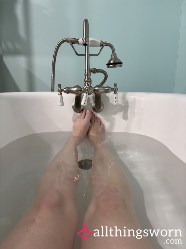 S**y Teacher’s Feet In The Tub. 3 Minutes Of Spreading And Ma**aging For You To Enjoy! (Yes, I Have A Broken Toenail, Too, For Bonus!)