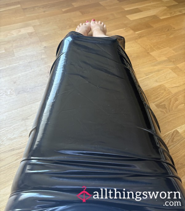 S**y Vinyl Pencil Skirt