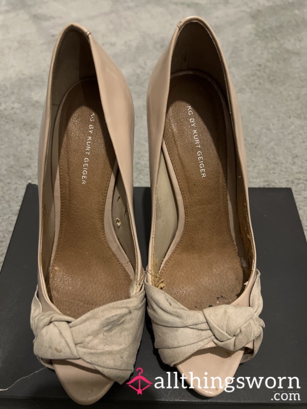 S**y Well Worn P**p Toe Heels