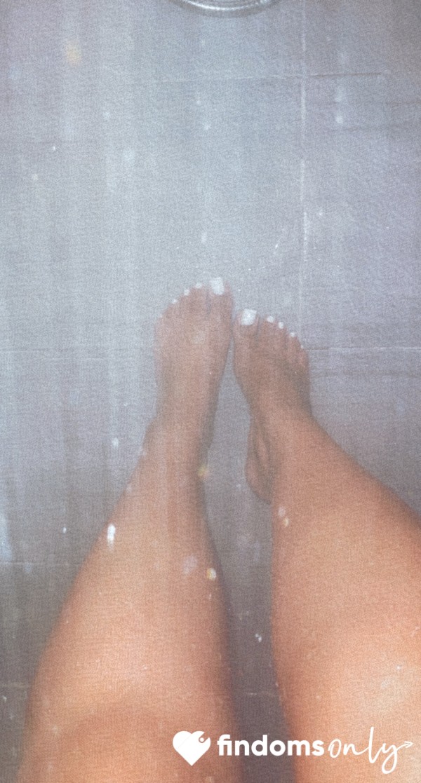 S**y White Toes: Shower Edition