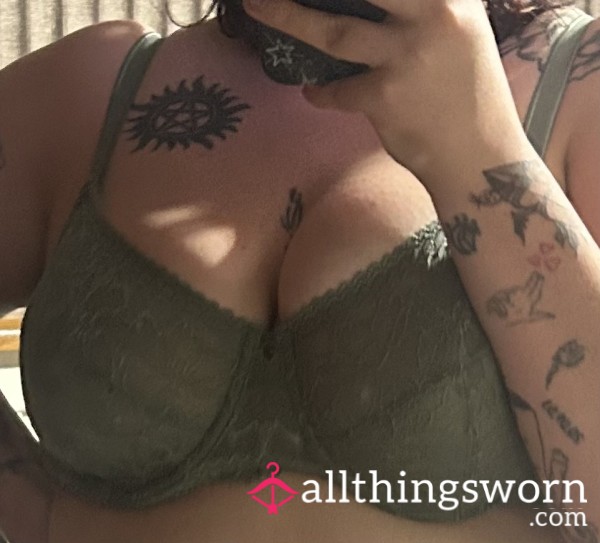 Shaking My B**bs For You🤤