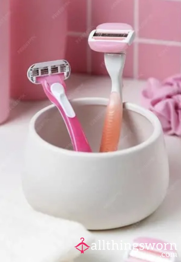 Shaving My Legs In The Bath 🪒