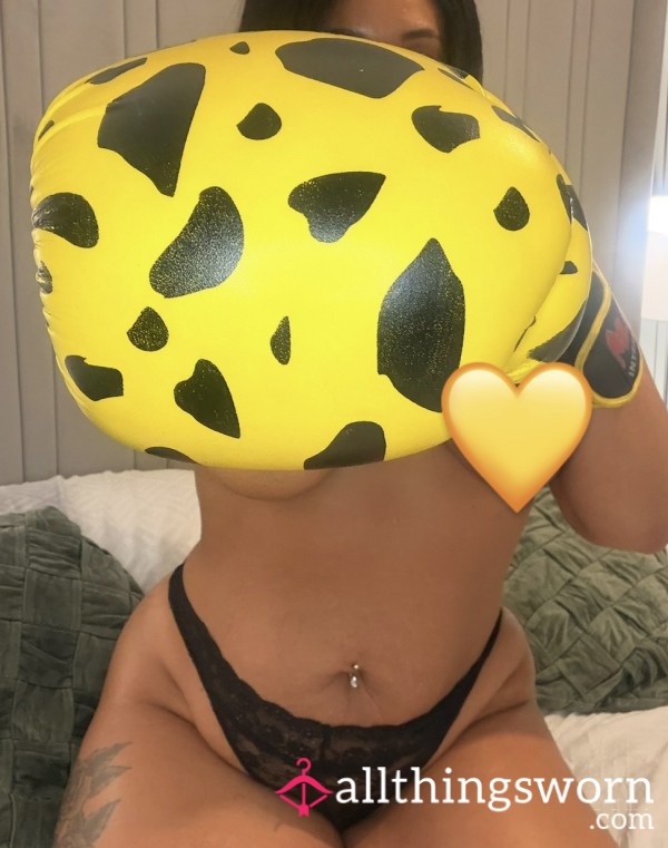 Shen Swallows Topless With Boxing Gloves After A Sweaty Kickboxing Session 🥵 🔥