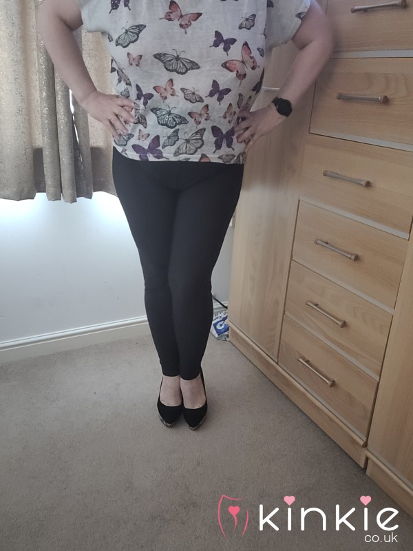 Shinny Leggings And Bu*terfly Top
