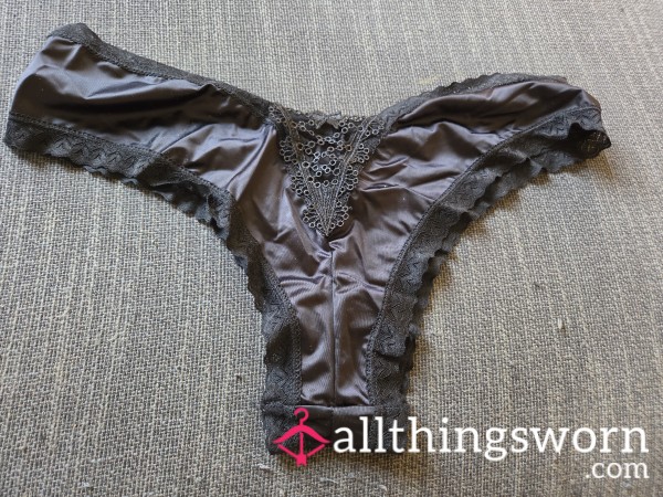 Shiny Black Panty With V Lace In The Back Extra Large
