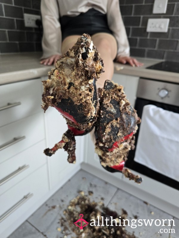 Shoe Cleaners Required!