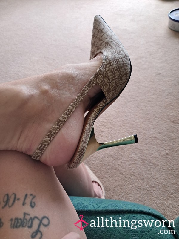 Shoe Try On And Dangle