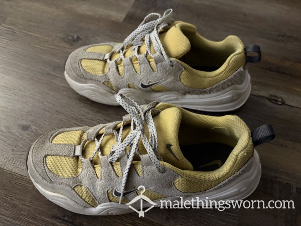 Shoes - Nike - Smelly - Size 9