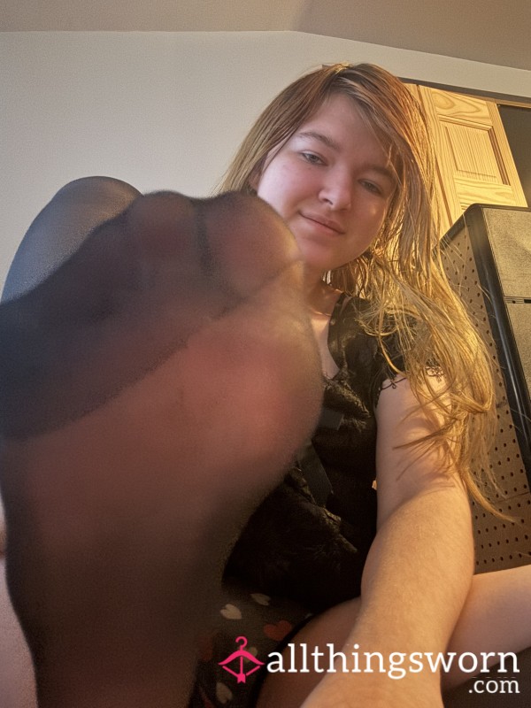 Shoes/socks/feet Scrunching For 5:05