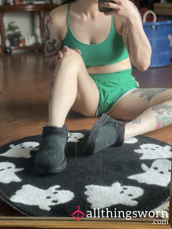 Short Black Uggs