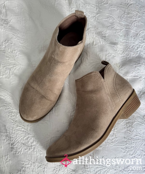 Short Brown Booties 👢