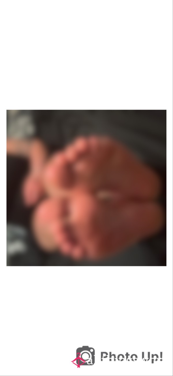 Short Clip Of My Oiled Up Toes