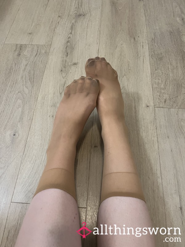 Short Nude Knee-high Socks