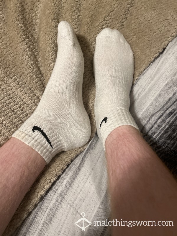 Short White Nike Socks
