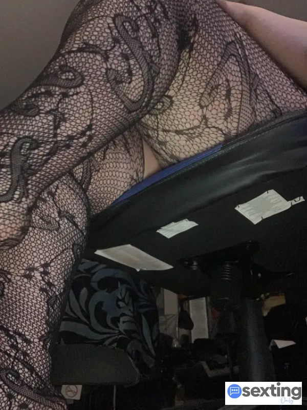 Show Me Your A Good Boy, Worship My Thick Thigh's