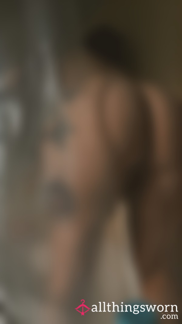 SHOWER SHOW Bent Over Twerking