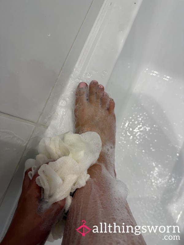 Shower Time Tease 🚿🫧