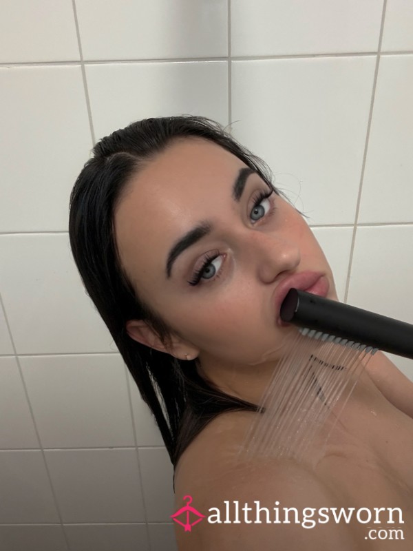 SHOWERING 💦💦💦