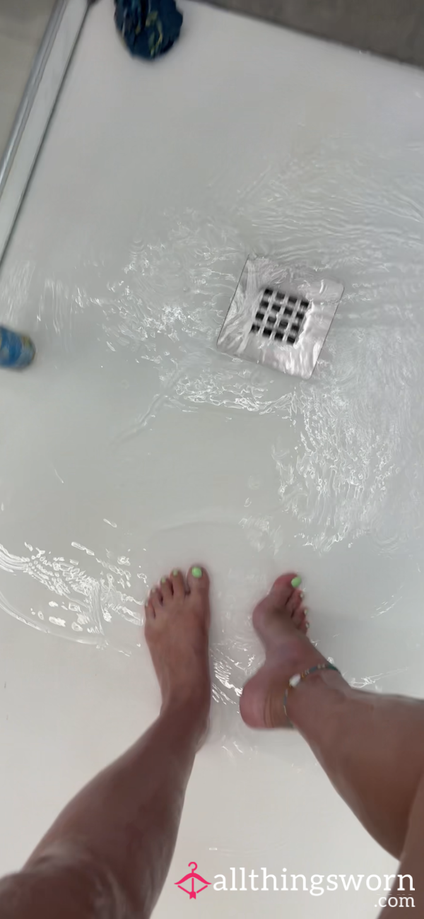 Showering My Cute Feet