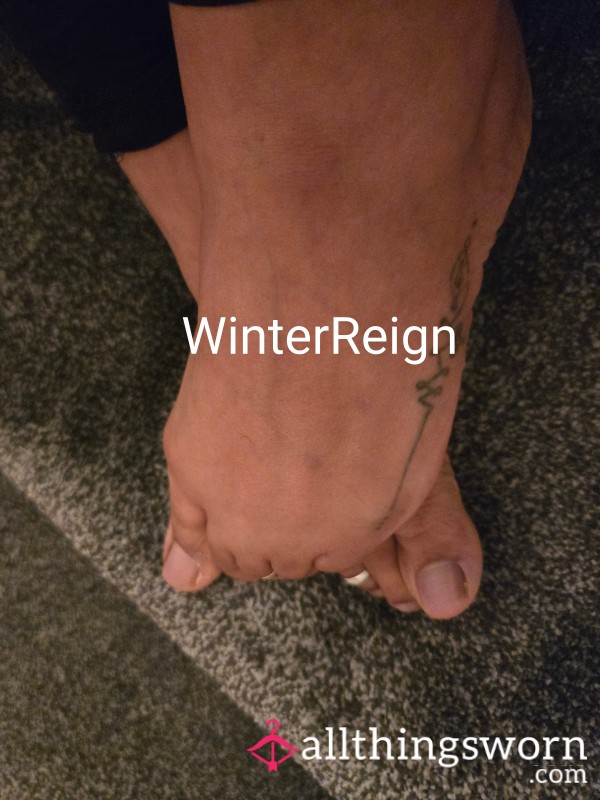 WinterReign's Shy Feet