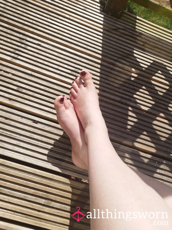 Shy Little Tootsies In The Sunshine 🌞
