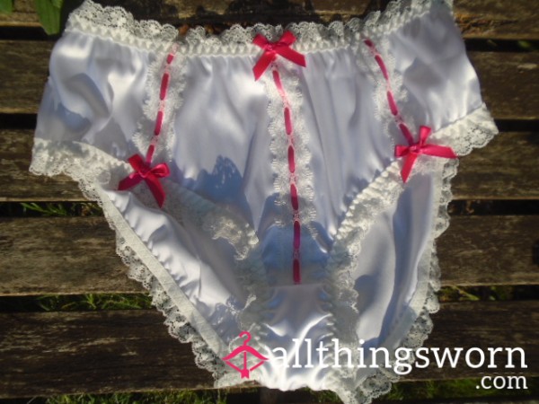 🥰Silky White With Pink Bows🥰