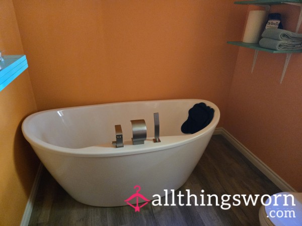 Silly Girl In The Tub