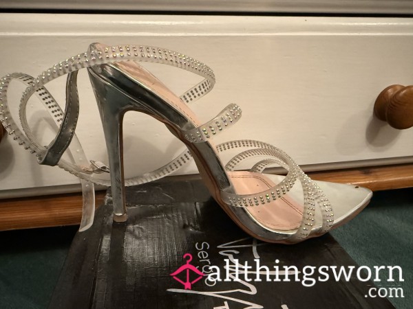 🩶SILVER & GLITTER HEELS🩶