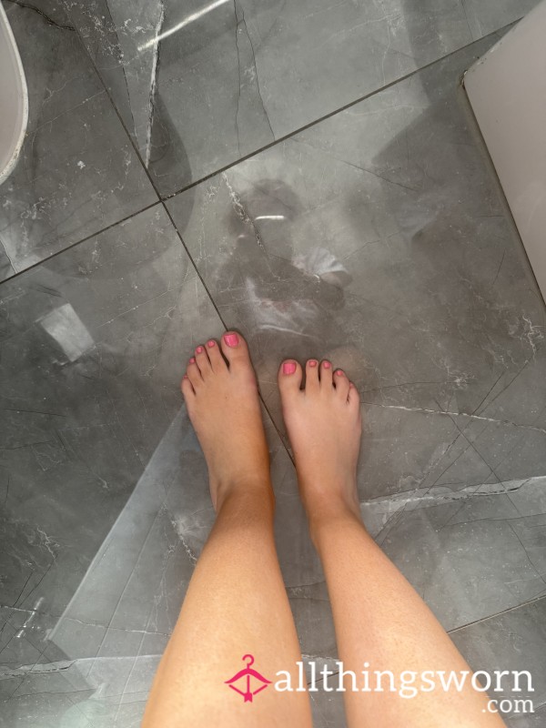 Simple Feet Pics🦶🏼🧎🏽💋