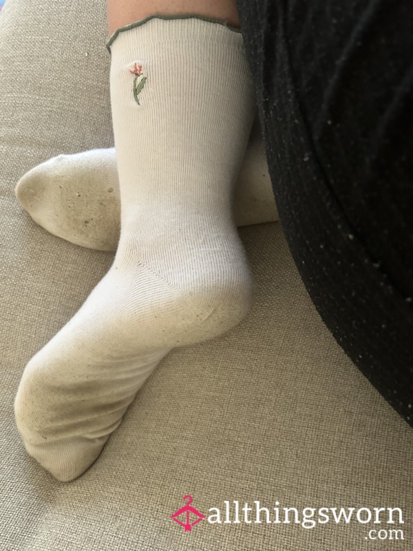 Single Flower With Green Frill Socks