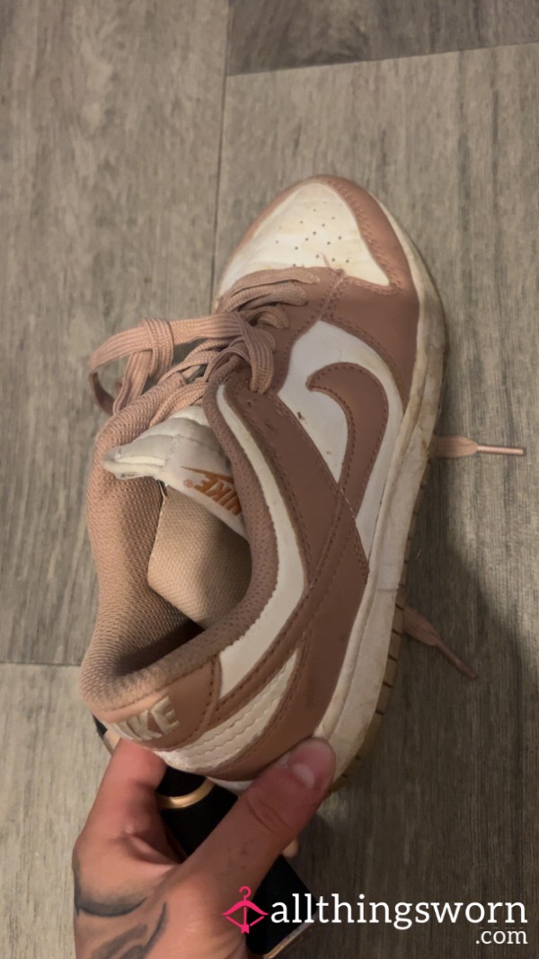 SINGLE Pink Nike Dunk Well Worn
