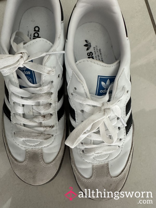 Sisters Sambas