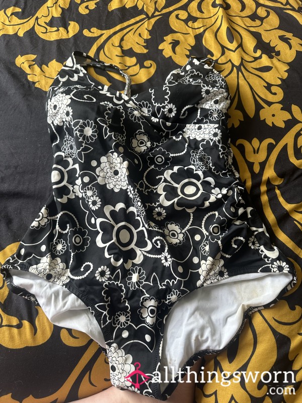 Size 18-20 Bathing Suit Padded Cups Black And White Flor*l Pattern