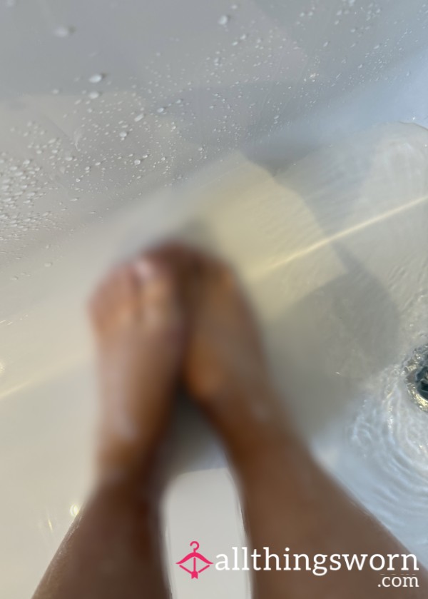 Size 3 Feet Ready To Have A Soak