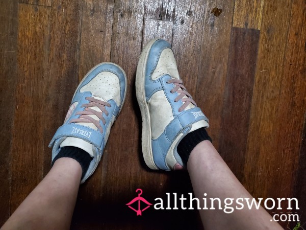 Size 4 Everlast Shoes.