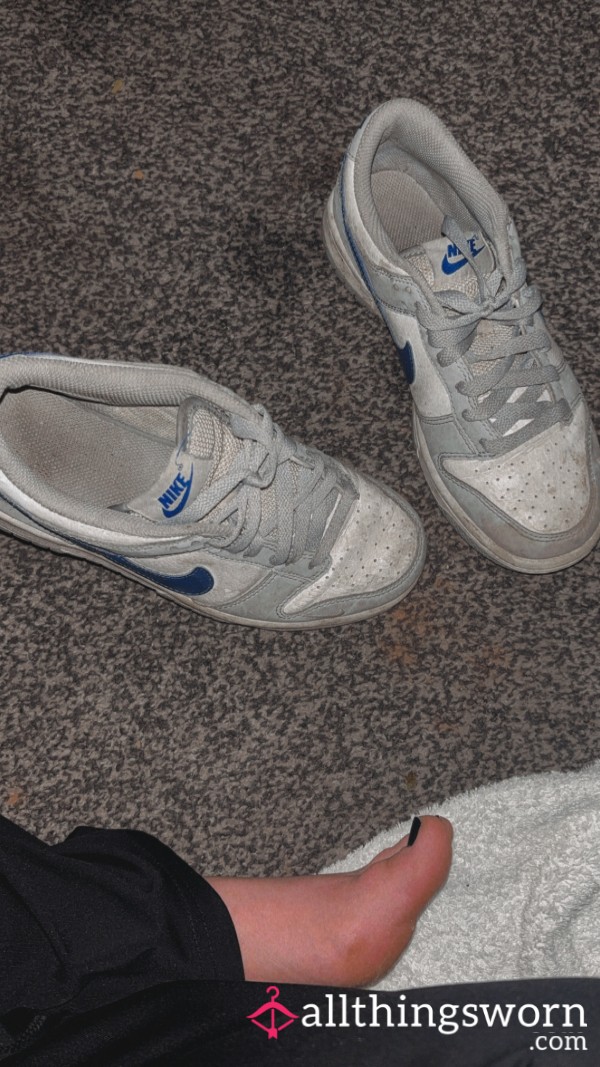 Size 4, Smelly Nike Dunk!