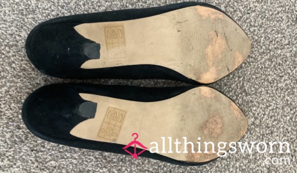 Size 4. Well Worn Black Heeled Court Shoes