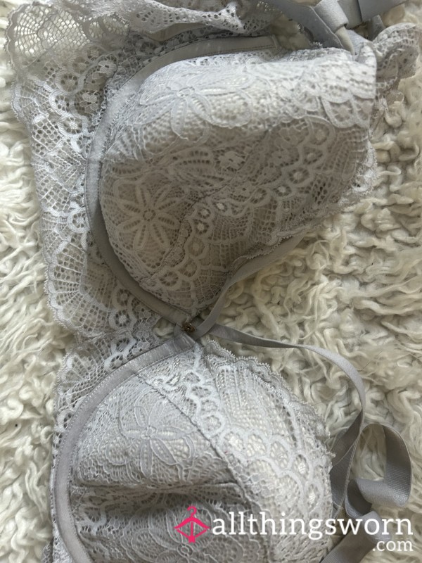 Size 40F Well Worn White Lace Bra