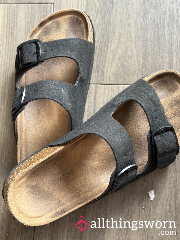 Size 5 Black Strap Grotty Sandals