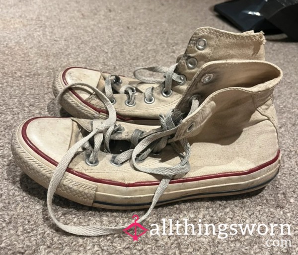 Wrecked Size 5 Converse