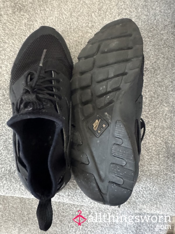 Size 5 Nike Huarache Were Well Worn And Torn