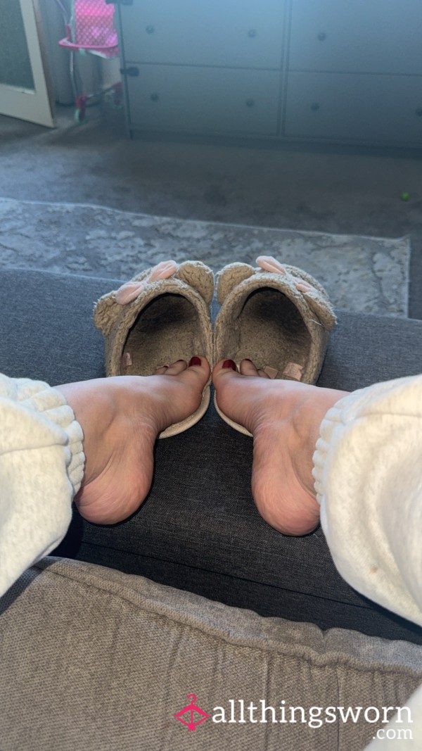 Size 5 WELL Worn Slippers 😛 As You Can See She Is Well Worn And Definitely Giving Off That S**y Foot Smell I Know You All Like 😉