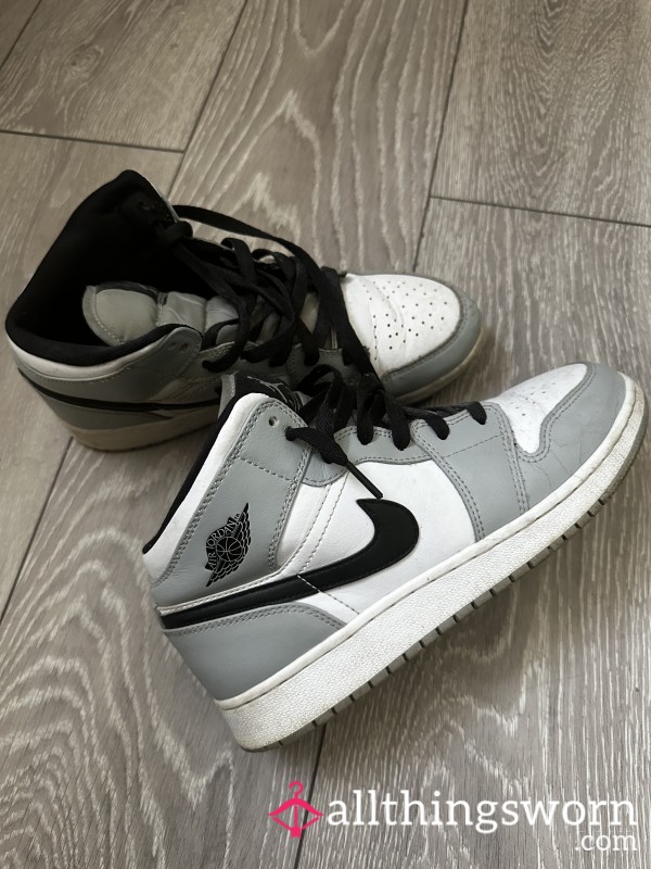 Size 6 Well Worn Nike Jordans