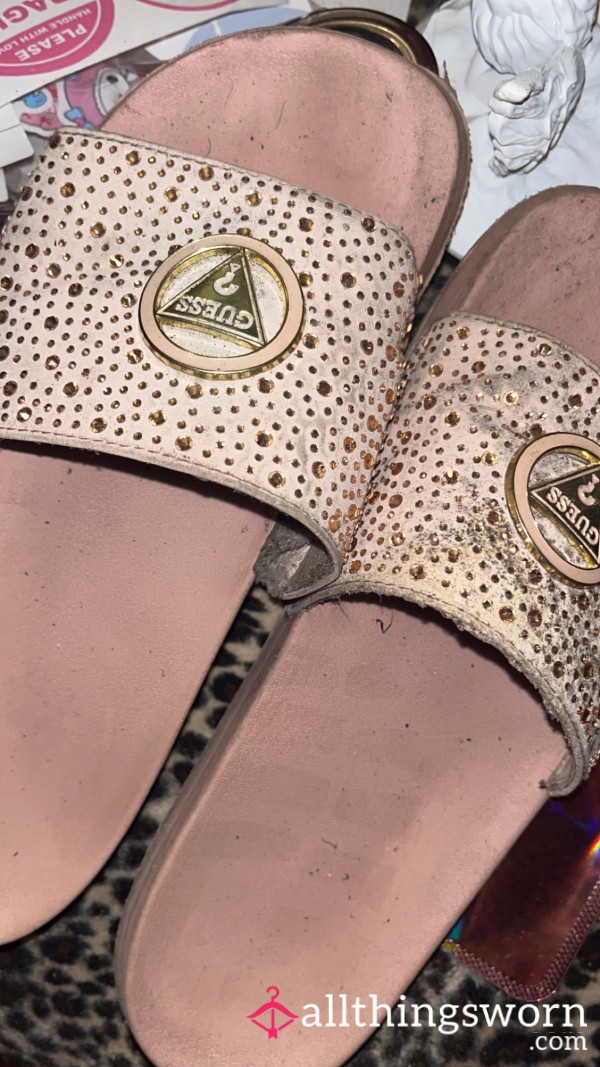 (Size 7) Light Pink Guess Brand Slip-on Rhinestone Embedded Sparky Sandal Shoes 🐇🎀 VERY FILTHY AND DIRTY VERY WORN