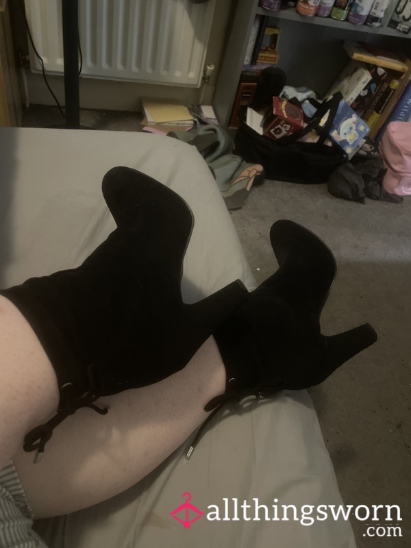 Size 8 Tight Black Heeled Boots 😍❤️