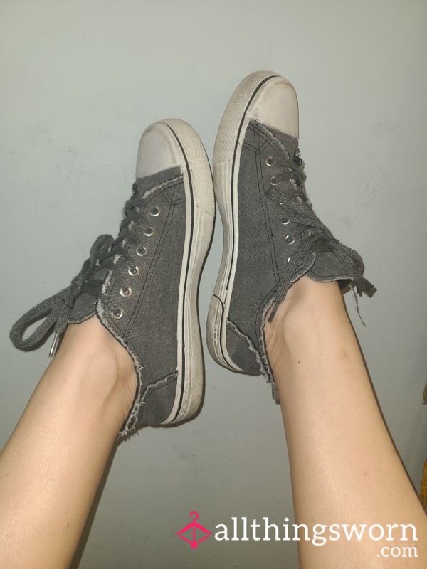 Size 9 Generic Converse Style Canvas Sneakers Sweaty & Smelly!!