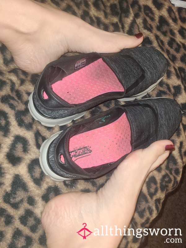 Size 9 Sneakers Sweaty Feet Stink