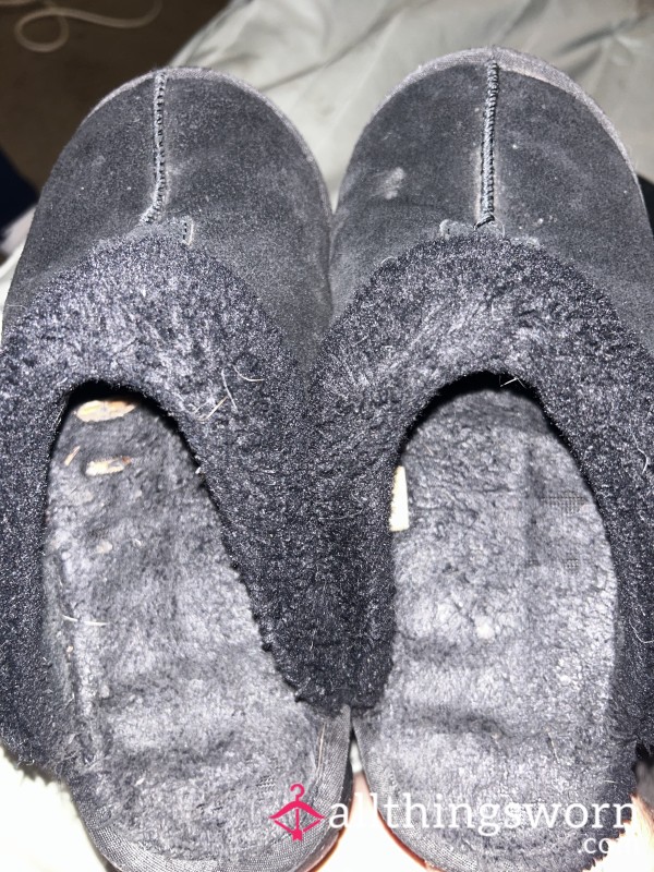 Size 9 Very Worn Slippers✨