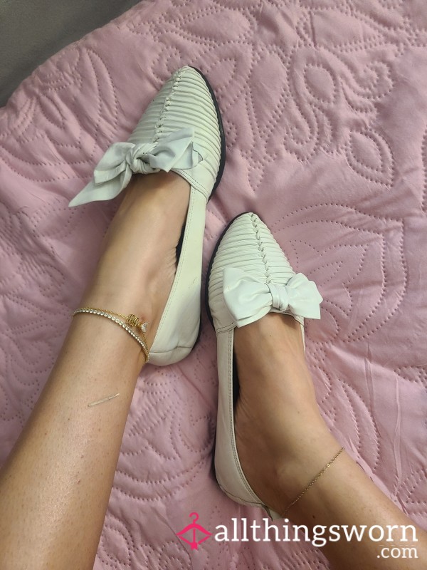 Size 9 Well Worn Sweat Filled Flats * STINKY SHOES *